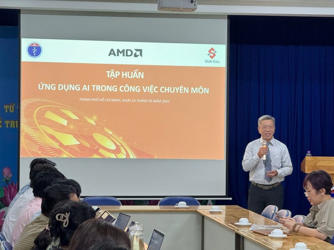 TS Lưu Huê Tiến - Tổng Giám đốc Công ty Cổ phần Giáo dục Quốc Tế Sun Edu phát biểu tại buổi tập huấn