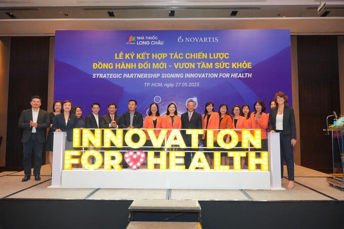 FPT Long Châu đồng hành cùng Novartis nâng tầm chăm sóc sức khỏe người Việt