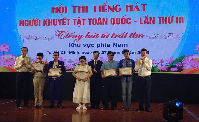 Trao giải cho các tiết mục đạt huy chương vàng