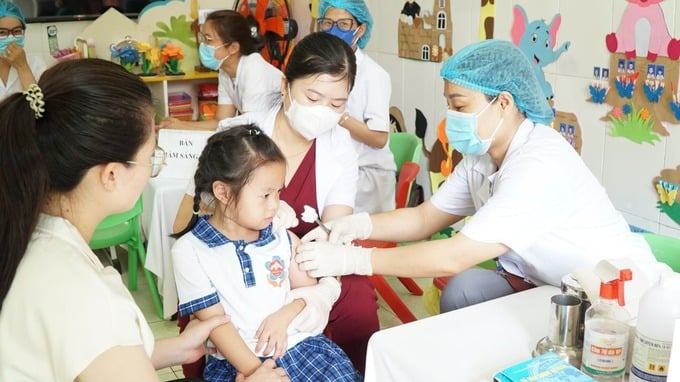 Đắk Lắk là 1 trong 16 tỉnh triển khai thí điểm hoạt động kiểm tra tiền sử và tiêm chủng bù liều cho trẻ nhập học tại các cơ sở giáo dục mầm non, tiểu học (ảnh: Quang Nhật)