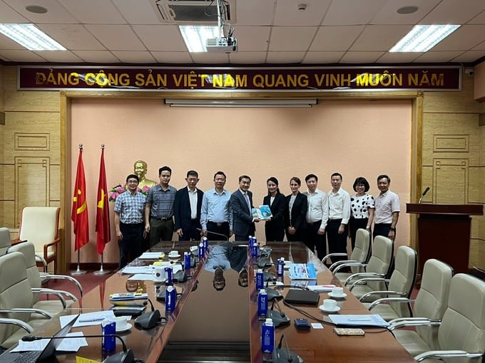 Thứ trưởng Bộ Y tế Trần Văn Thuấn làm việc với Viện Nghiên cứu Kinh tế ASEAN và Đông Á