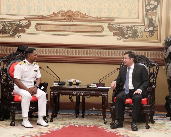 Phó Chủ tịch Thường trực UBND Thành phố Dương Ngọc Hải trao đổi với Đại tá C Praveen Thomas tại buổi tiếp