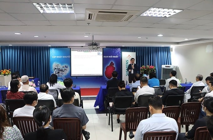 PGS.TS.BS Nguyễn Văn Tân - Trưởng khoa Tim mạch can thiệp Bệnh viện Thống Nhất, Trưởng bộ môn Lão khoa Trường Đại học Y dược TP. HCM phát biểu tại hội thảo