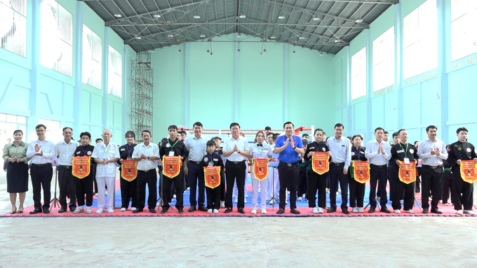 Các lãnh đạo và vận động viên tại giải Vô địch Võ cổ truyền Bình Dương Năm 2025