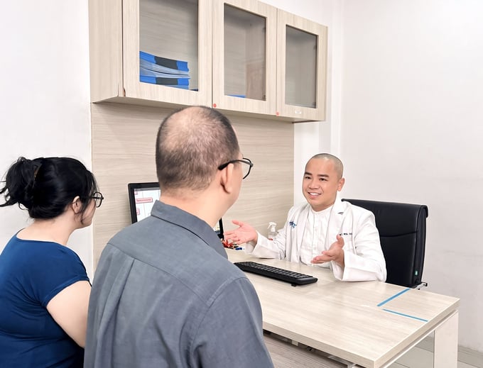 TS.BS.CKII Trà Anh Duy, Trung tâm Sức khỏe Nam giới Men’s Health tư vấn cho bệnh nhân