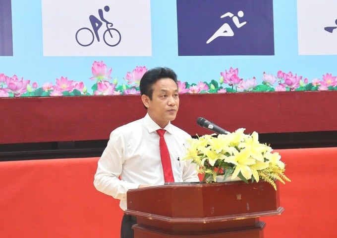 Ông Phạm Minh Hoàng – Quyền Giám đốc Sở Văn hóa, Thể thao và Du lịch tỉnh Vĩnh Lông phát biểu khai mạc