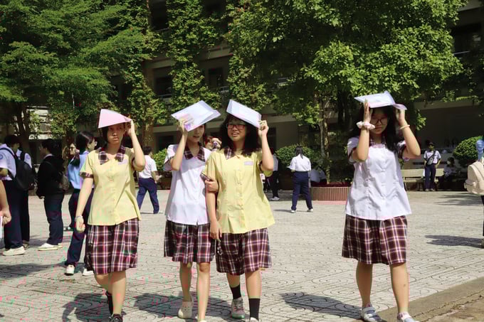 Các thí sinh thoải mái, tự tin bước vào kỳ thi