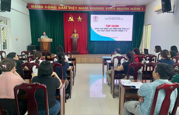 BS.CKI Nguyễn Thị Kim Vân - Phó Giám đốc Trung tâm Kiểm soát bệnh tật Quảng Nam phát biểu khai mạc lớp tập huấn