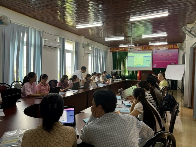 Quang cảnh lớp tập huấn
