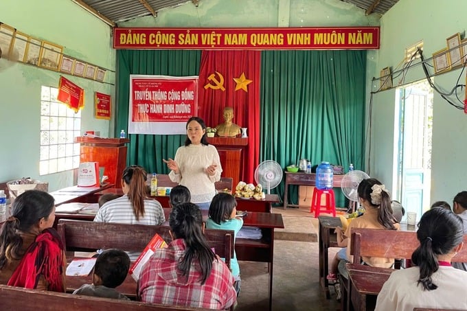 Chị Nguyễn Thị Họa My - Trạm Y tế xã Ea Phê, huyện Krông Pắc chia sẻ tại buổi truyền thông