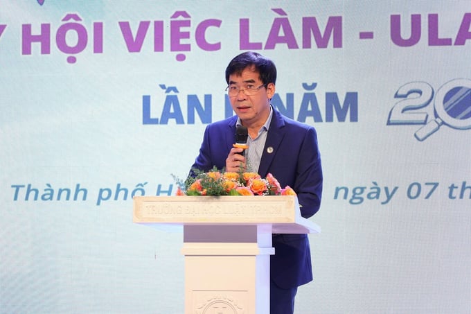 TS. Lê Trường Sơn – Hiệu trưởng Trường Đại học Luật TP.HCM phát biểu tại Ngày hội