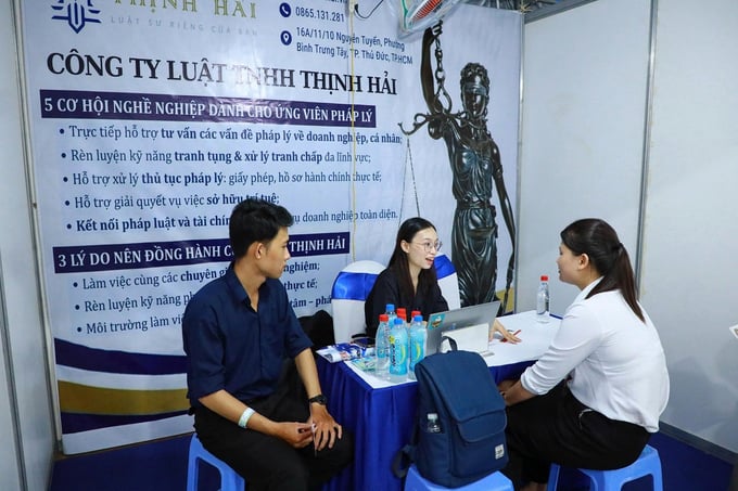 98,6% đơn vị sử dụng lao động hài lòng về chất lượng sinh viên tốt nghiệp từ Trường Đại học Luật TP.HCM