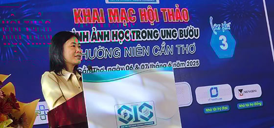 Bà Nguyễn Ngọc Việt Nga - Phó Giám đốc Sở Y tế TP. Cần Thơ phát biểu khai mạc hội thảo “Hình ảnh học trong ung bướu thường niên Cần Thơ lần thứ 3 - năm 2025”