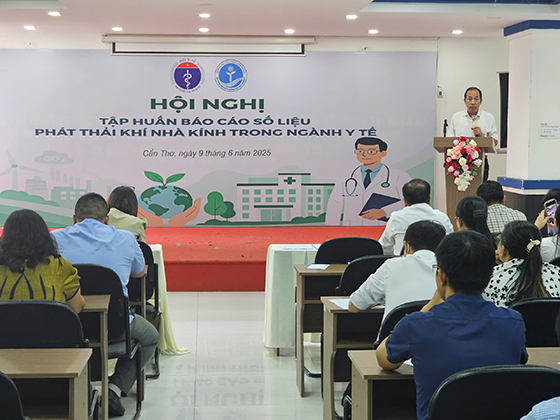 Ông Phạm Phú Trường Giang - Phó Giám đốc Sở Y tế TP. Cần Thơ phát biểu khai mạc hội nghị tập huấn báo cáo số liệu phát thải khí nhà kính trong ngành y tế