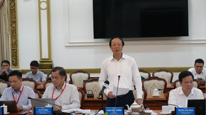 Thứ trưởng Bộ Giáo dục và Đào tạo Phạm Ngọc Thưởng phát biểu tại buổi làm việc