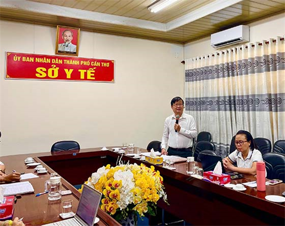 Ông Huỳnh Minh Trúc - Giám đốc Trung tâm Kiểm soát bệnh tật TP. Cần Thơ góp ý dự thảo Luật Phòng bệnh tại hội nghị