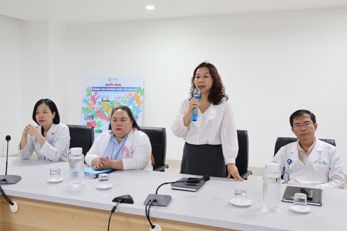 Bà H Bê Niê – Trưởng phòng dân số, Sở Y tế Đắk Lắk phát biểu tại lớp tập huấn
