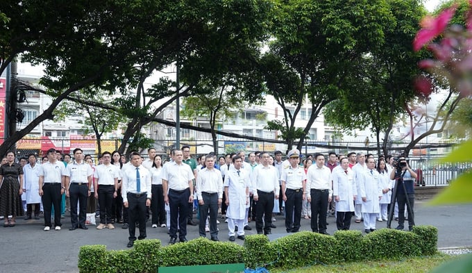 Đoàn bác sĩ TP.HCM lên đường chăm sóc sức khỏe quân, dân Trường Sa