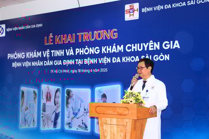 BS.CKII Mai Đức Huy – Phó Giám đốc phụ trách Bệnh viện Đa khoa Sài Gòn phát biểu tại buổi lễ