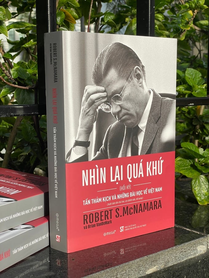 Cuốn sách mang đến một góc nhìn công bằng hơn về lịch sử - không chỉ từ phía người chiến thắng, mà còn từ những người đã dũng cảm thừa nhận lỗi lầm