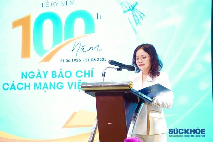 Nhà báo Chu Loan, Tổng Biên tập Tạp chí Sức Khỏe Cộng Đồng phát biểu khai mạc chương trình