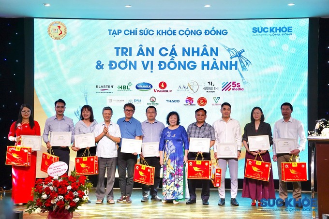 Tạp chí Sức Khỏe Cộng Đồng tri ân các cá nhân và đơn vị đồng hành