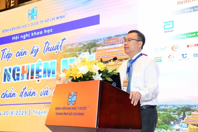 PGS.TS.BS Nguyễn Hoàng Định – Phó Giám đốc Bệnh viện Đại học Y Dược TP.HCM phát biểu tại hội nghị