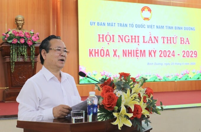 Ông Nguyễn Văn Dành – Chủ tịch Ủy ban MTTQ Việt Nam tỉnh phát biểu tại hội nghị