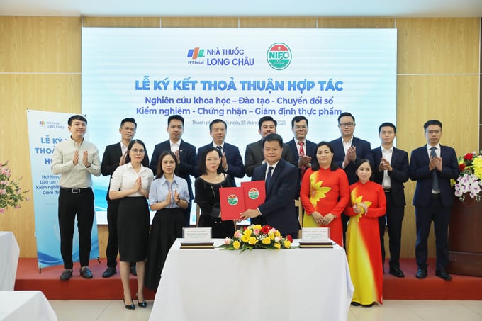 Lễ ký kết thỏa thuận hợp tác giữa Long Châu và Viện Kiểm nghiệm an toàn vệ sinh thực phẩm Quốc gia – Bộ Y tế
