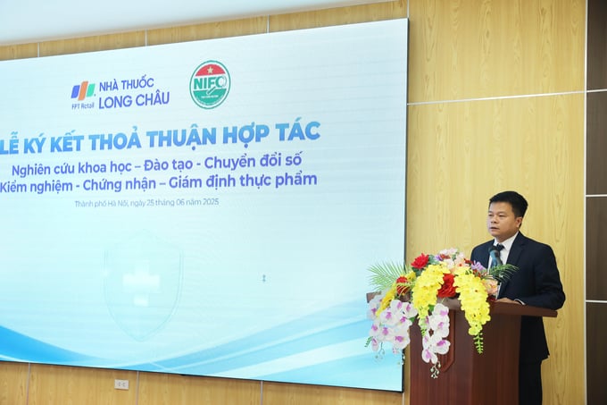 PGS.TS. Trần Cao Sơn - Phó Viện trưởng Viện Kiểm nghiệm an toàn vệ sinh thực phẩm Quốc gia phát biểu tại sự kiện