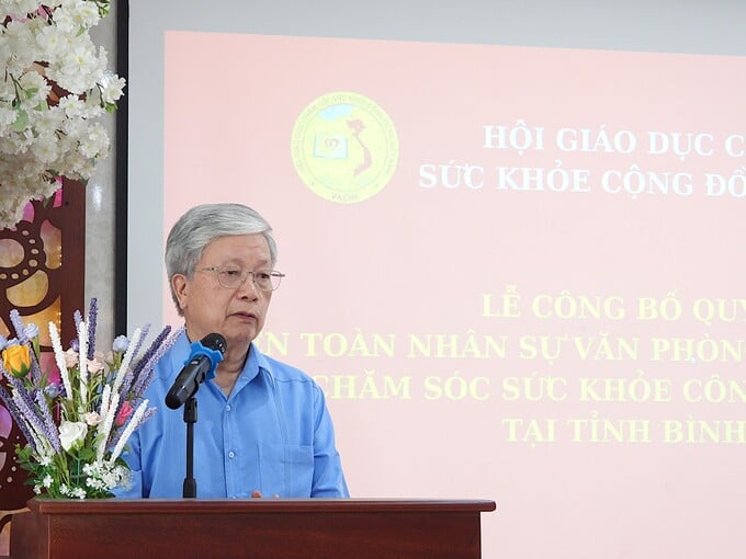 Ông Nguyễn Hồng Quân – Nguyên Ủy viên Trung ương Đảng, Nguyên Bộ trưởng Bộ Xây dựng, Chủ tịch VACHE phát biểu chỉ đạo tại buổi lễ