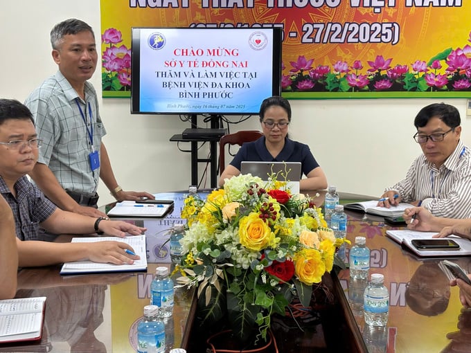 BS.CK II Vũ Xuân Thủy - Giám đốc Bệnh viện Đa Khoa Bình Phước tỉnh Đồng Nai phát biểu tại buổi làm việc 