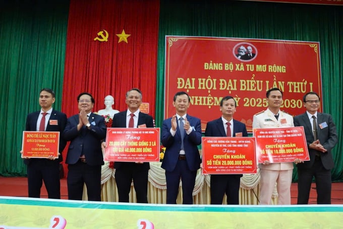 Các vị nguyên lãnh đạo tỉnh Kon Tum (cũ) tham gia ủng hộ cho chương trình