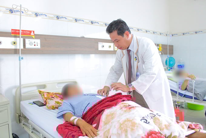 Sau phẫu thuật, sức khỏe của người bệnh đang bình phục tốt. Ảnh: Tiền Phong