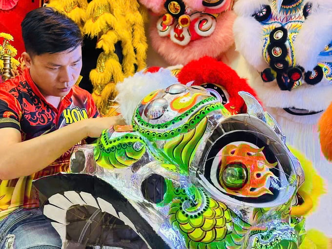 Anh Đinh Vũ Thiện với niềm đam mê Lân Sư Rồng