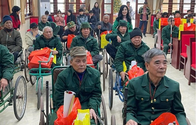 Quỹ Từ thiện Hạnh Phúc trao quà Tết cho các thương binh, bệnh binh tại Trại thương binh nặng Hà Nam ngày 19/01/2025.