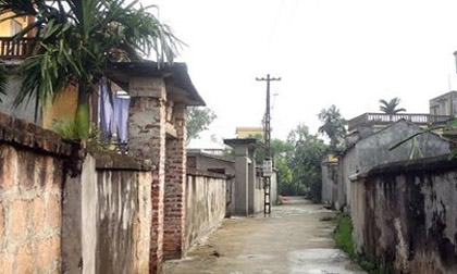 Thực hư ngôi làng kẻ chết, người điên vì sống trên vùng đất dữ