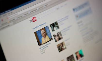 Cách kích hoạt giao diện bí mật của YouTube