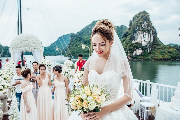 Đám cưới Hương Giang Idol 2