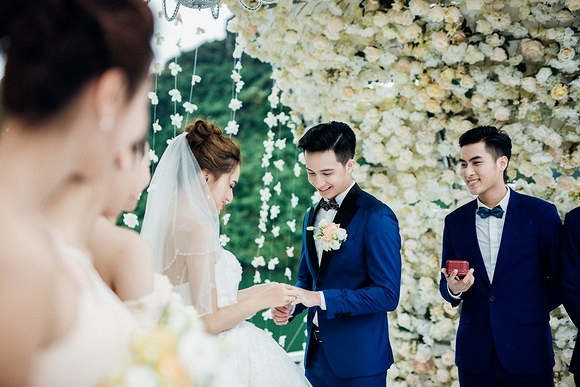 Đám cưới Hương Giang Idol 0
