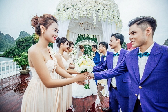 Đám cưới Hương Giang Idol 0