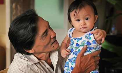Xót xa cảnh Thương Tín vất vả đi đóng phim lấy tiền nuôi con thơ