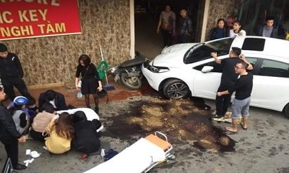 Hà Nội: Nghi vấn bác sĩ say rượu lái ô tô tông đồng nghiệp bị thương nặng