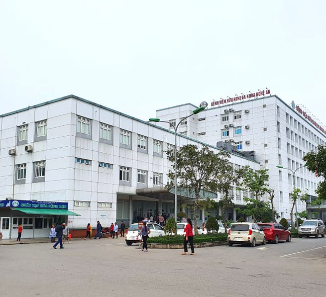 Tạm đình chỉ công tác bác sĩ vì bị tố ôm nữ sinh viên thực tập ngủ trong ca trực - Ảnh 2. Tạm đình chỉ công tác bác sĩ vì bị tố ôm nữ sinh viên thực tập ngủ trong ca trực - Ảnh 2.