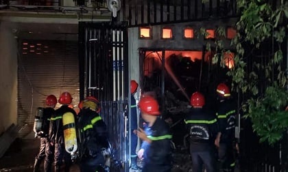 Cháy lớn ở Bình Tân, 6 tấn vải vụn thành tro tàn