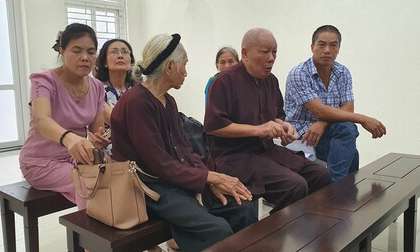 Tạm hoãn xét xử vụ con dâu khai tử bố mẹ chồng đang sống để bán nhà đất