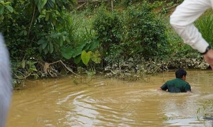 Nghệ An: Rơi xuống khe nước sâu, 3 học sinh tiểu học đuối nước thương tâm