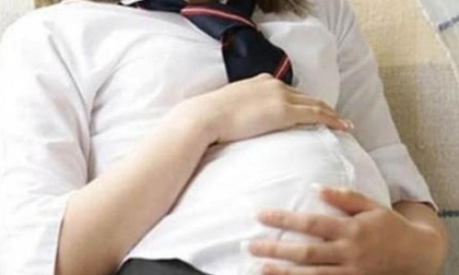 Chưa tròn 13 tuổi, nữ sinh lớp 8 đã phải nghỉ học vì mang thai đôi