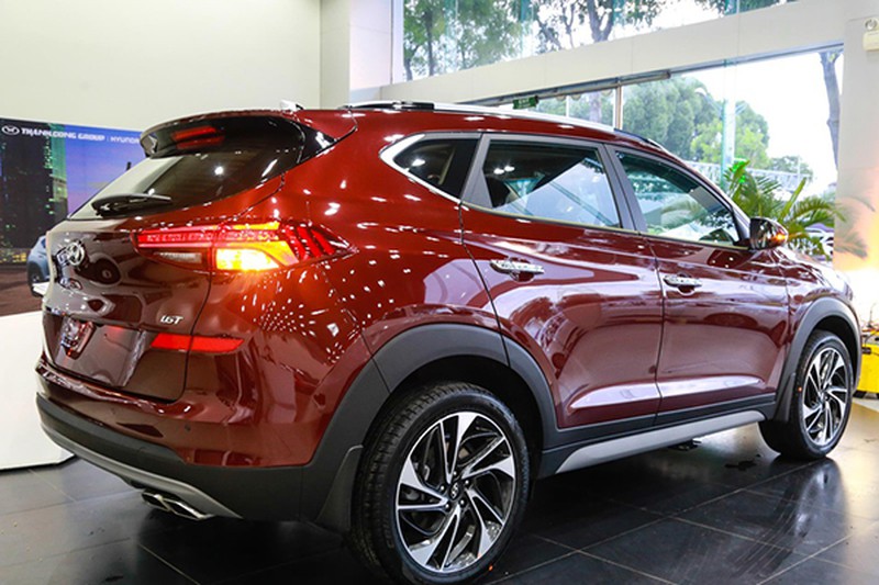 Hyundai Tucson đang rẻ hơn Honda CR-V cả trăm triệu đồng - 1