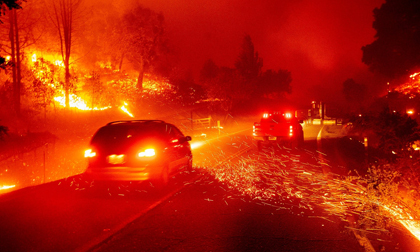 Cháy rừng tại California mất kiểm soát, khoảng 100.000 người phải đi sơ tán